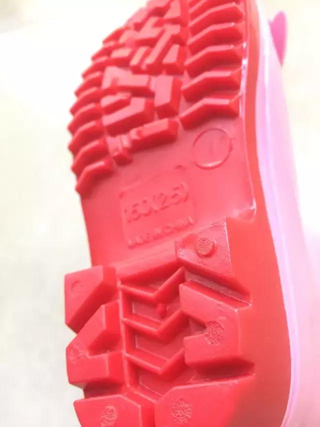 雨季来临不用愁！哟哟哟！hugmii儿童雨具！太萌啦！