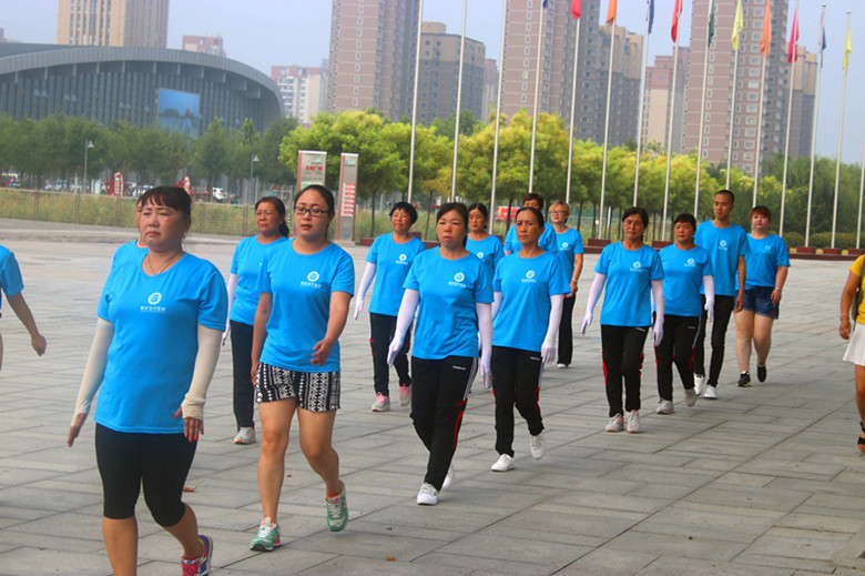 健步走献爱心,焦作健步走第一套