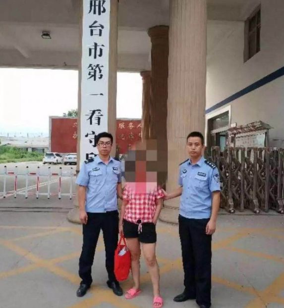 医保专家进社区服务,专家到身边老百姓看病真方便