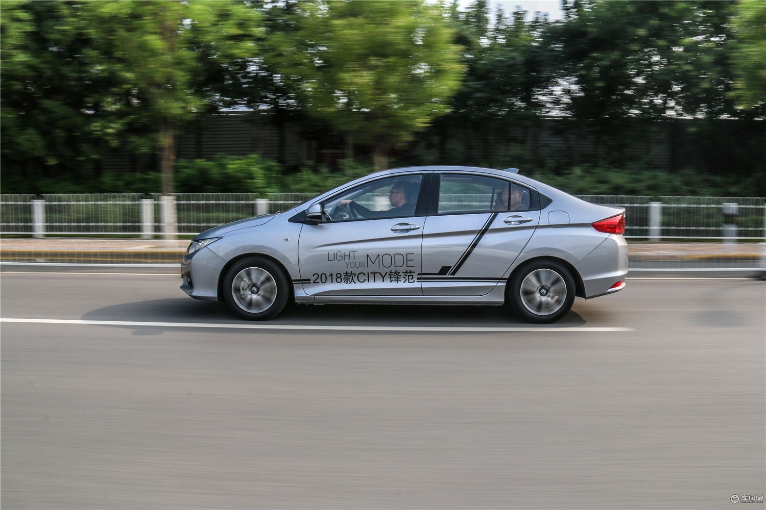 给媳妇买辆车代步用,适合给媳妇买的车