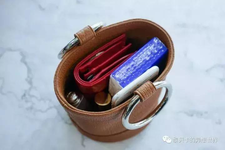 普通人怎么选择的包包又不撞大牌,好看的包包总是买不够