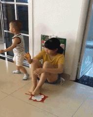 几十元的扭扭车,硬是被你开出了几百万豪车的感觉