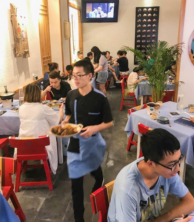 鎴愰兘80鍚庡皬浼欏紑闈㈤,鎴愰兘80鍚庡皬浼欑殑鐖嗙孩涔嬭矾