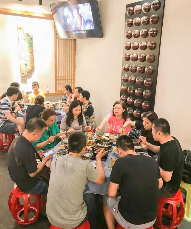 鎴愰兘80鍚庡皬浼欏紑闈㈤,鎴愰兘80鍚庡皬浼欑殑鐖嗙孩涔嬭矾