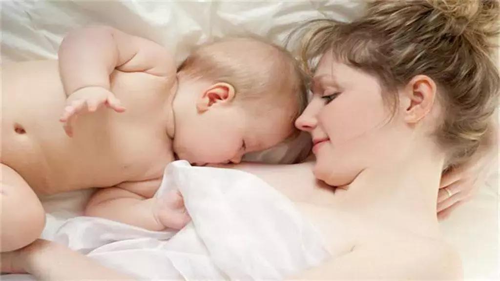 哺乳期碰到乳房该怎么办,哺乳期来例假有前兆没