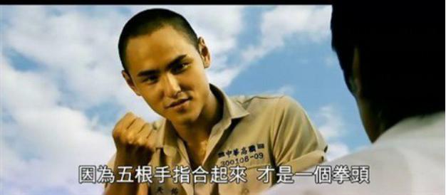 阮经天彭于晏腹肌,阮经天大秀八块腹肌还说土味情话