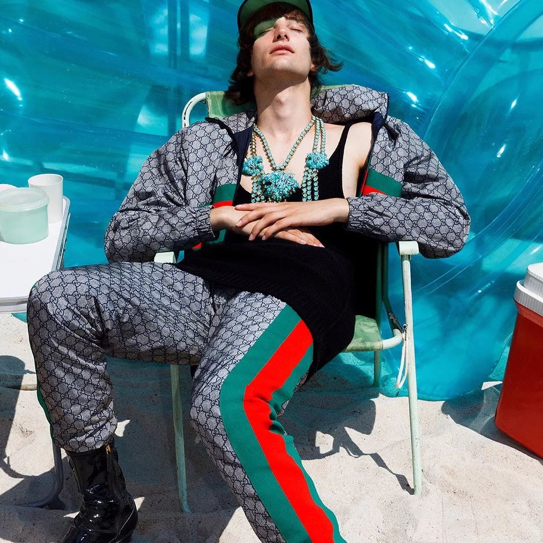 鑷敱涓嶆伅瀹濋浮,鑷敱涓嶆伅鑻辫