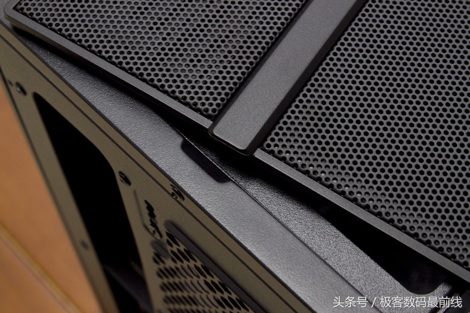 联力双子座幻彩和rgb的区别,联力双子座幻彩