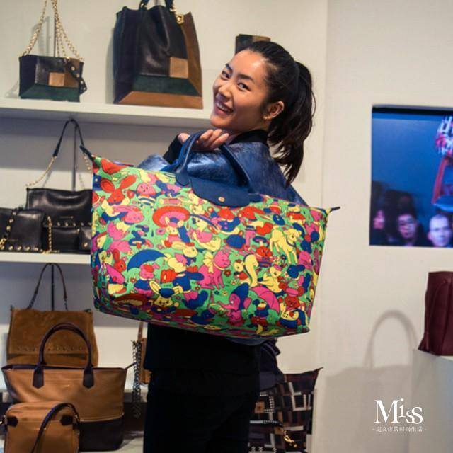 女人背包的姿态,姿态女生表情包