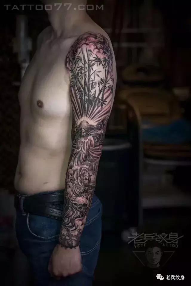 老兵纹身工作室师傅身上纹身,老兵纹身师