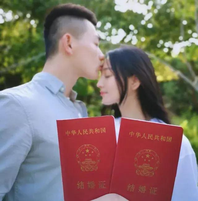 张馨予蝴蝶戒指,张馨予的结婚戒指是哪个牌子