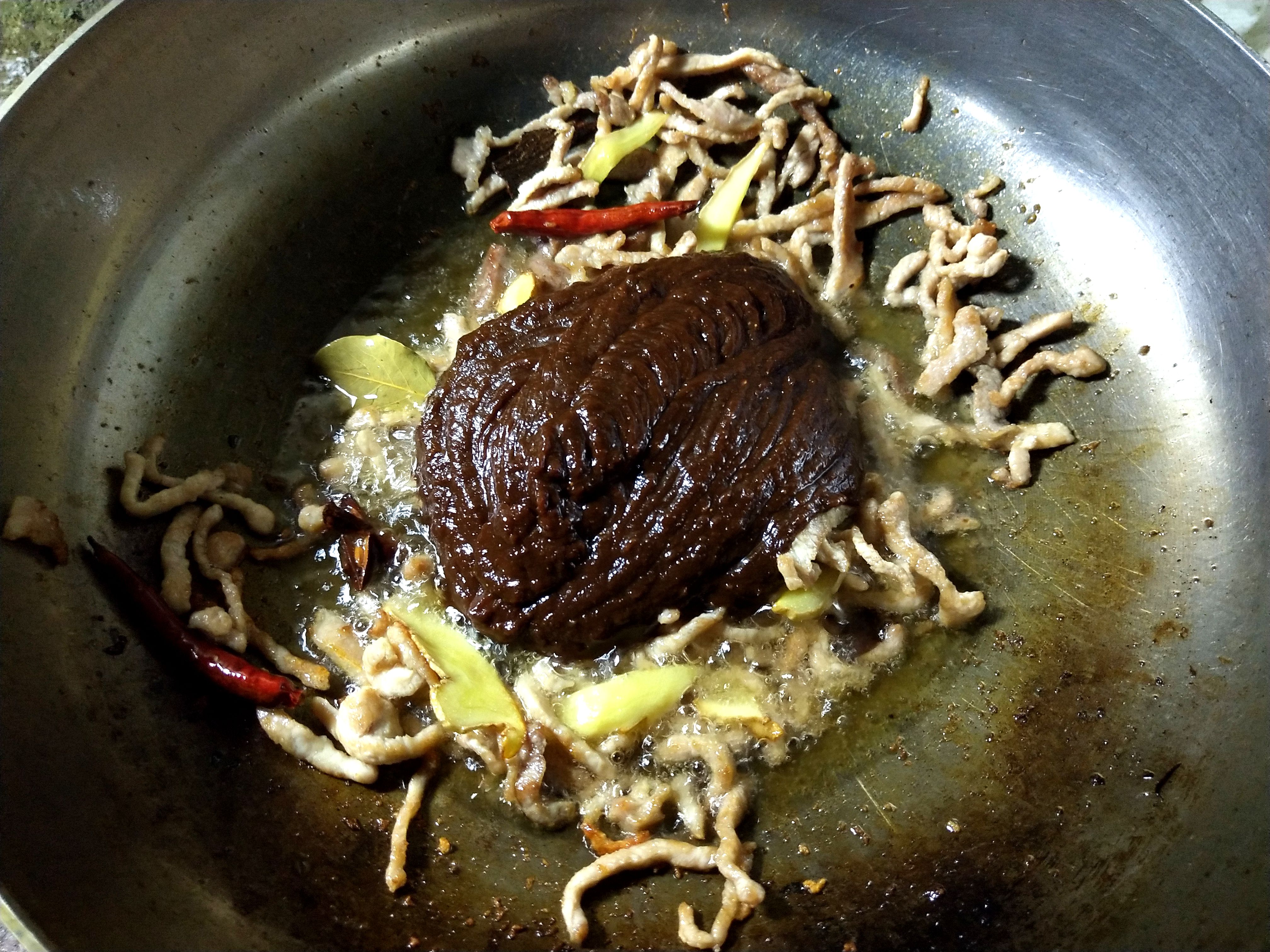 炸肉酱可以放什么菜,怎么才能让肉酱炸出来有嚼劲