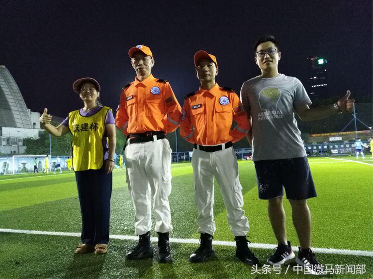 微马救护队为“联建杯”足球赛第七个比赛日全程守护