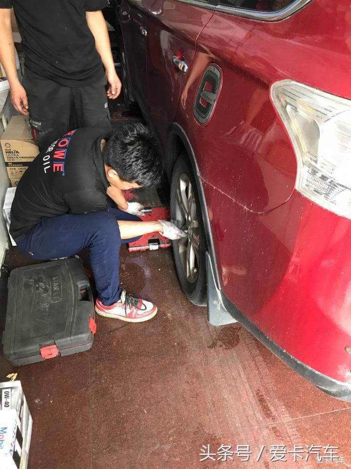 三菱欧蓝德19款的怎么换胎,欧蓝德质保期内轮胎是否免费更换