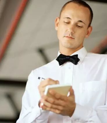 宝格丽酒店穿睡衣吃饭,在宝格丽穿背心