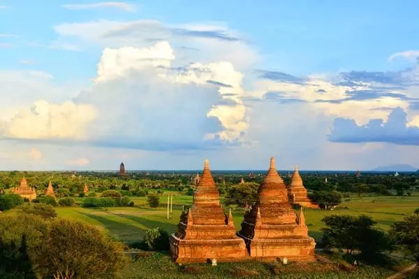 走出家门出去看看祖国的大好河山,走出国门看看外面的世界