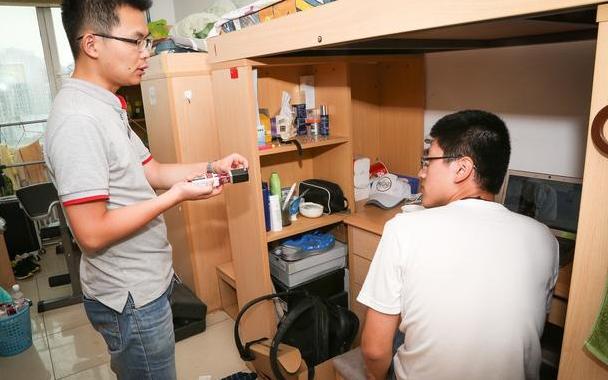 大学，自己买的电脑放着不用却去网吧抢位子，原因你可能不信