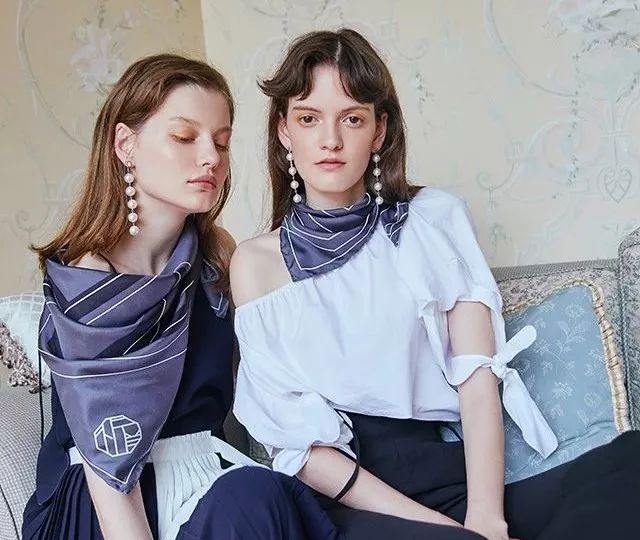 一条丝巾，省下90%的购衣钱