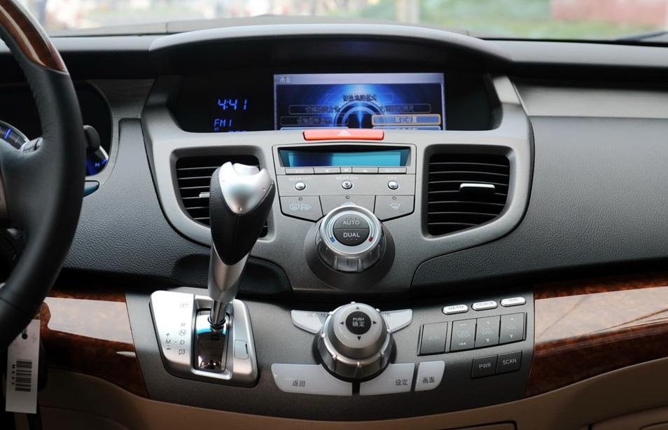 奥德赛mpv老款,2万想买10年本田奥德赛七座mpv