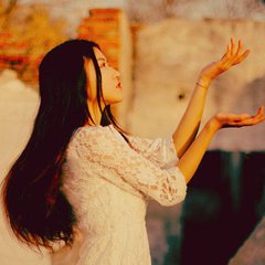 才女三毛异于常人的一生,三毛张爱玲散文