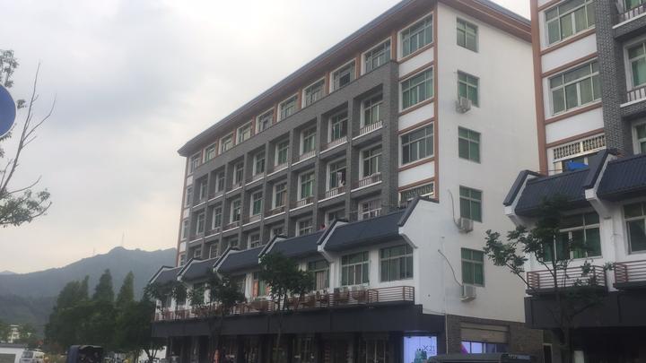 老爷爷农村老房翻新改造,瞿溪路老城区改造