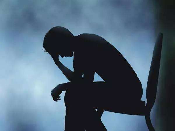 抑郁症焦虑疑心病,焦虑症会导致疑心病吗