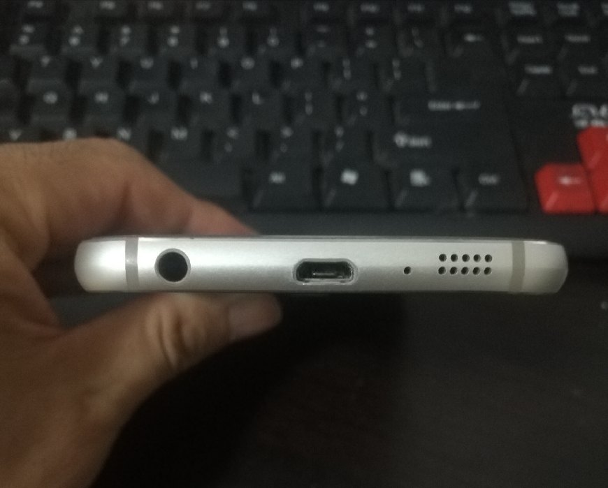 手机进水用吹风机吹导致屏幕失灵,手机进水用吹风机吹得不出声音了