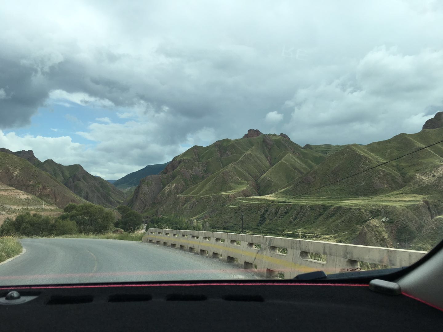 80后夫妻自驾游全世界,甘南自驾轻松省钱游