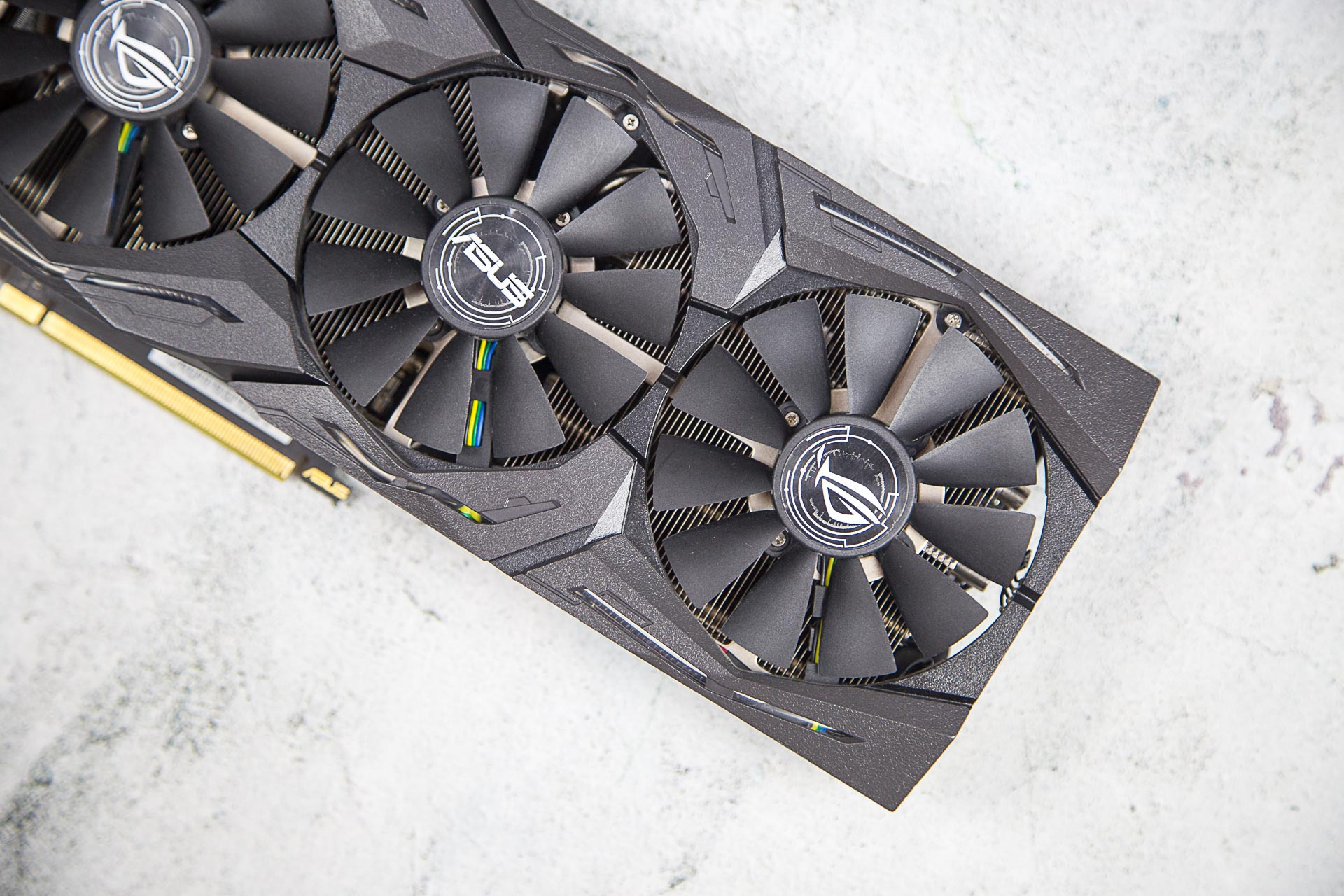 华硕1070ti显卡怎么装,华硕1070ti装机效果