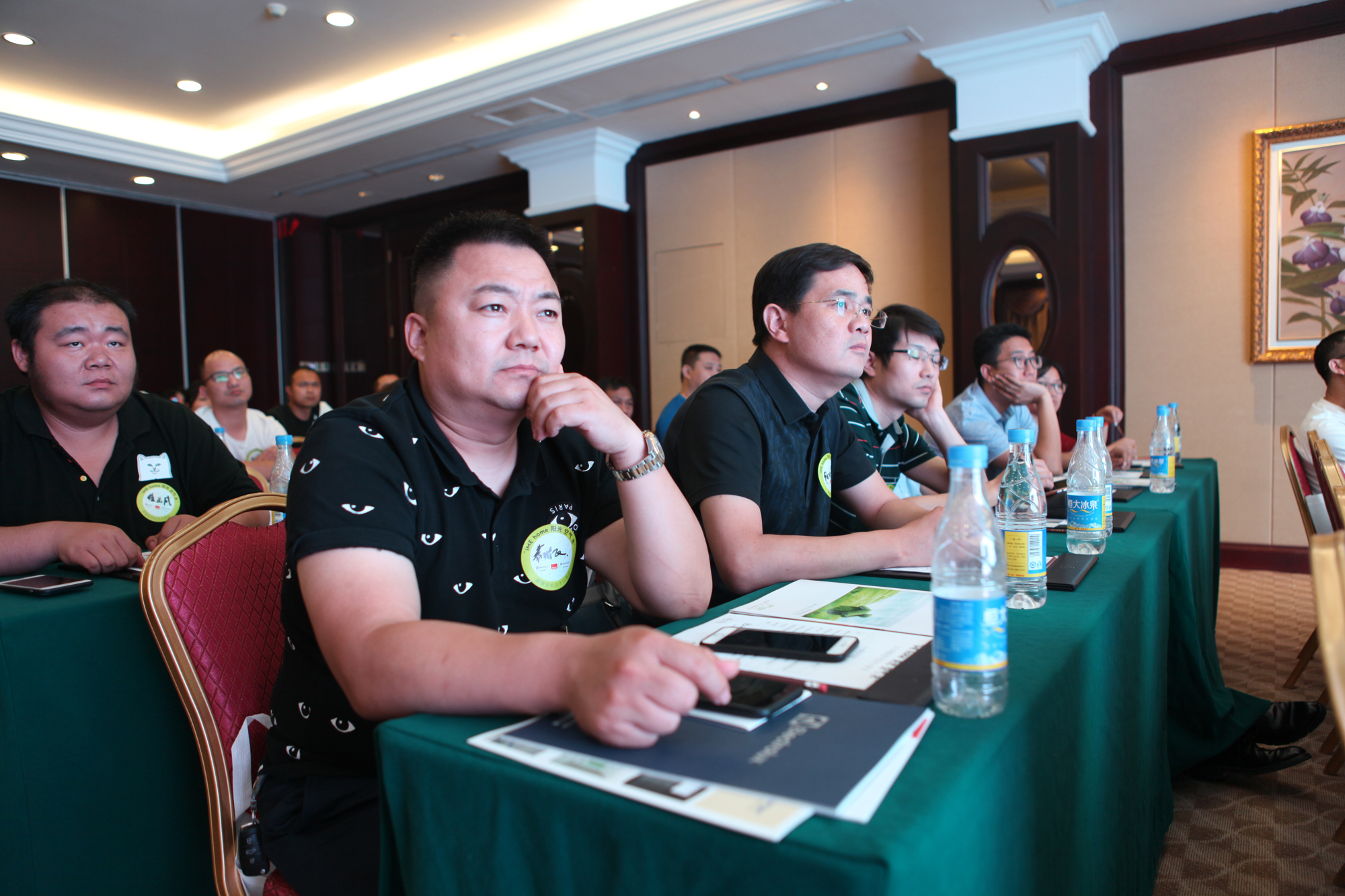 太skr，曼瑞德聘请十位“超级服务员”专门做这件事！