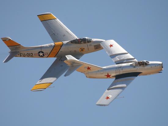 螺旋桨击落喷气式战斗机,螺旋桨战斗机打得过喷气战斗机吗