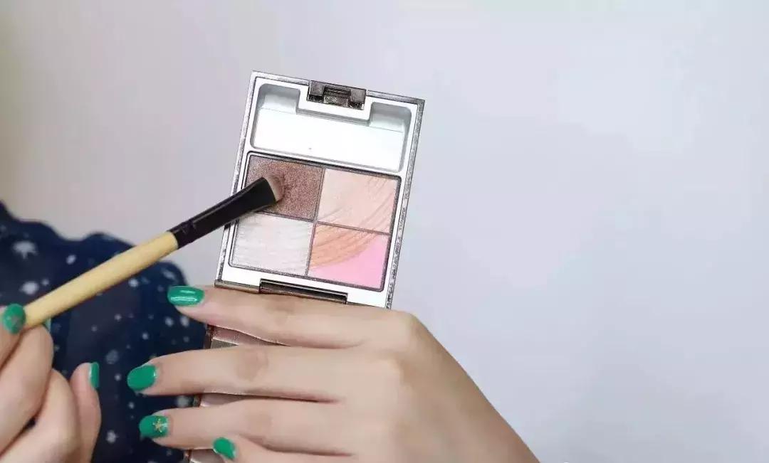 早起画个精致妆,5分钟快速出门日常妆