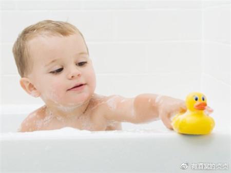 宝宝沐浴露要慎重！香精成分会伤害宝宝娇嫩肌肤！