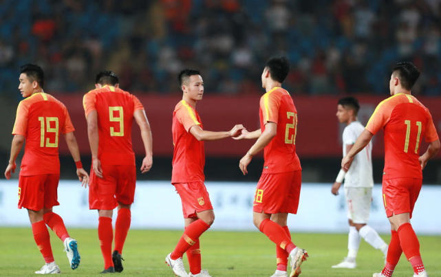 u23国足0-2不敌韩国队无缘四强,国足2比0胜u23国足实拍