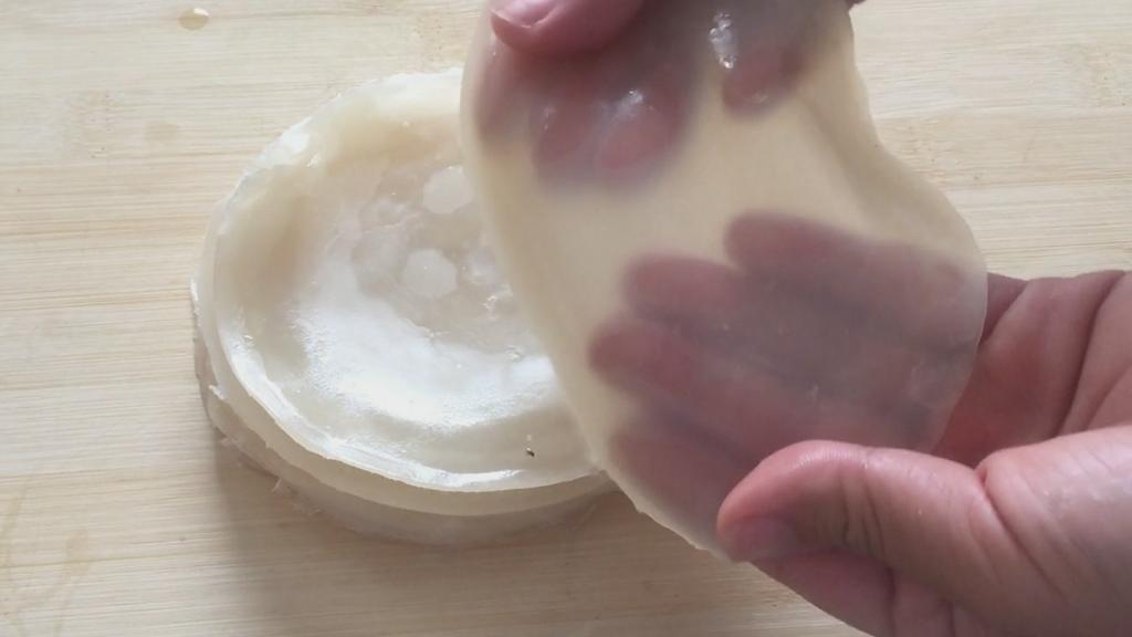 家里做凉皮蒸的都是开裂的啥原因,做凉皮的时候凉皮开裂因为什么