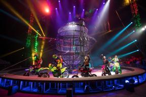 玉龙雪山山下留影,玉龙雪山山顶可以看到丽江全景