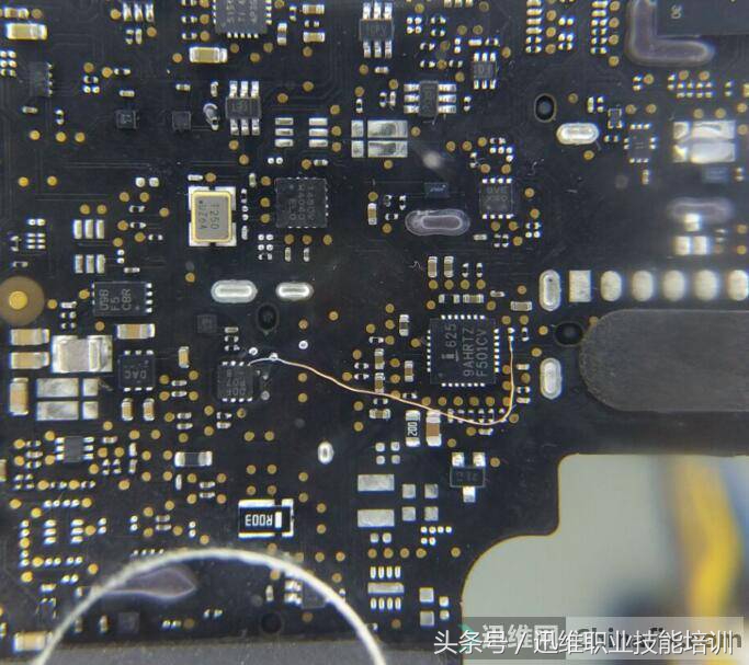 同行邮寄苹果笔记本，开机出现“带问号的文件夹”，大神一根线救活