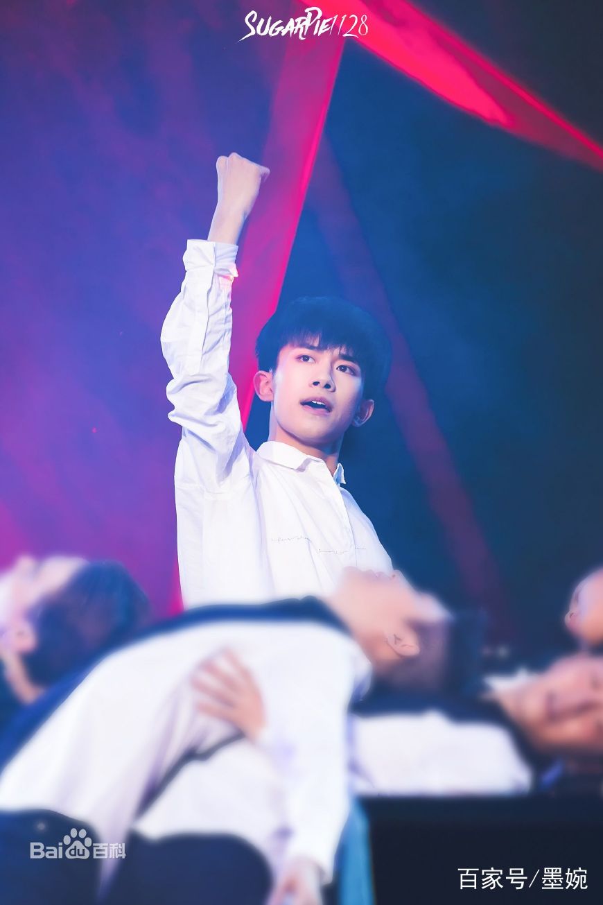 易烊千玺舞姿热烈利落控制力刚硬,易烊千玺热舞神场面