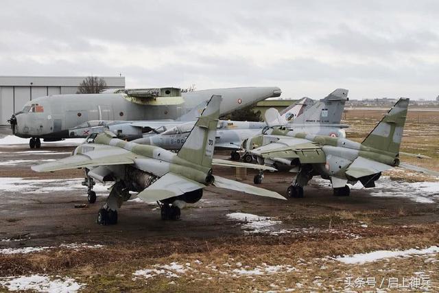 要来南海巡航？这个“刺头”终于扛不住压力，300架战机坐等生锈