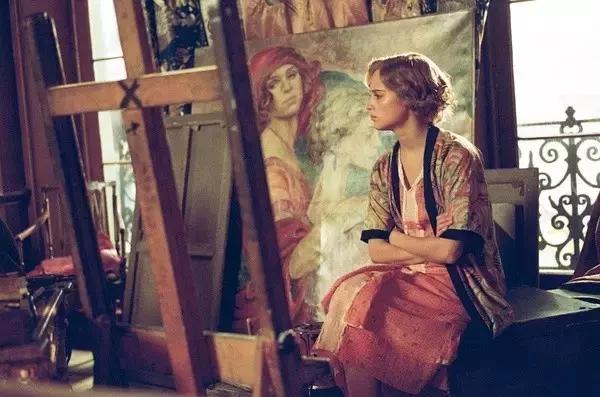 丹麦情色画家，丈夫变性做她的模特！