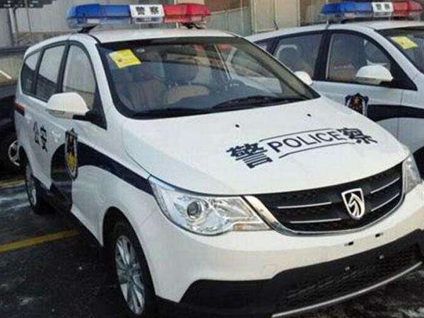 当国产车披上警车制服,网友:奥拓很可爱,吉利很帅气!