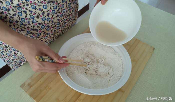 烧烤店的烤小饼怎么做,烧烤店烤饼半成品做法