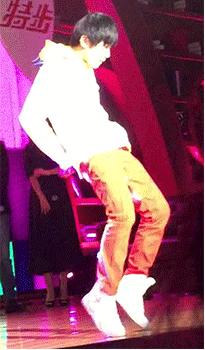 易烊千玺被王俊凯吐槽,易烊千玺和蔡徐坤同框