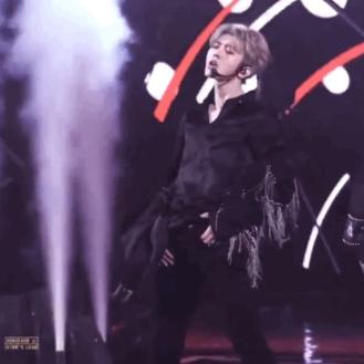 易烊千玺节目被选手diss,易烊千玺和蔡徐坤同框