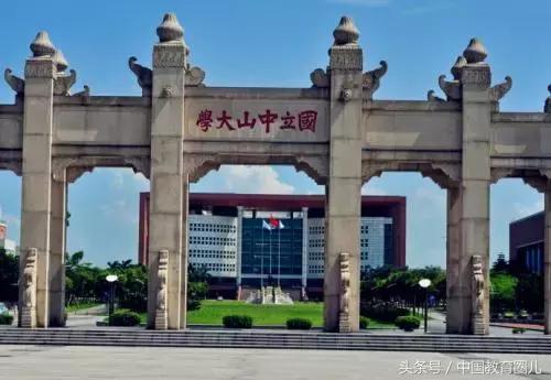 盘点中国十大霸气大学校门，这个“棺材门”却深受学生喜爱