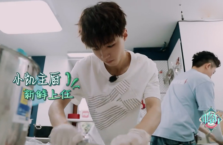 王俊凯霸气瞬间,王俊凯不经意动作让粉丝大叫