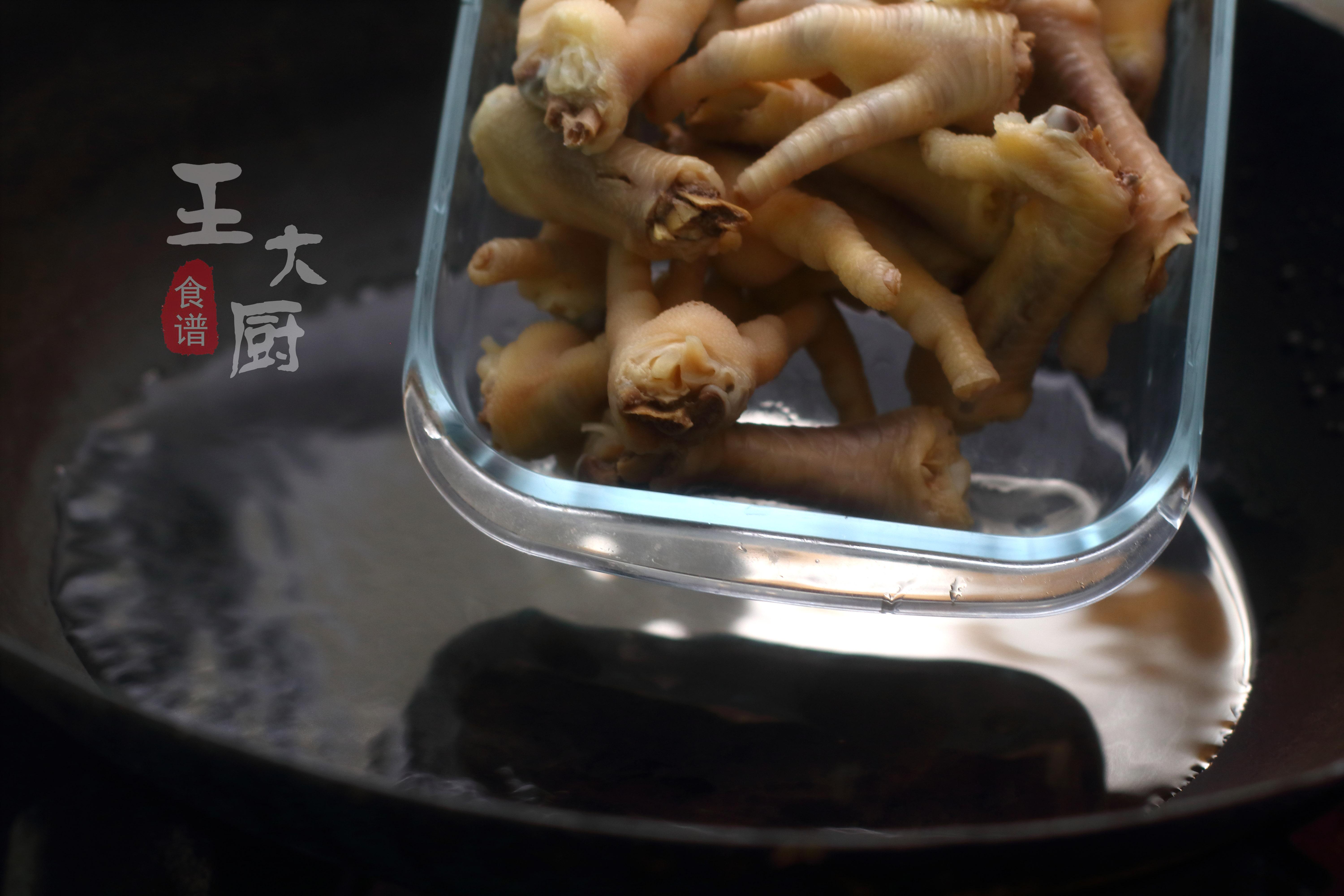 香辣虎皮鸡爪油炸卤鸡爪网红,香辣卤鸡爪的简单做法