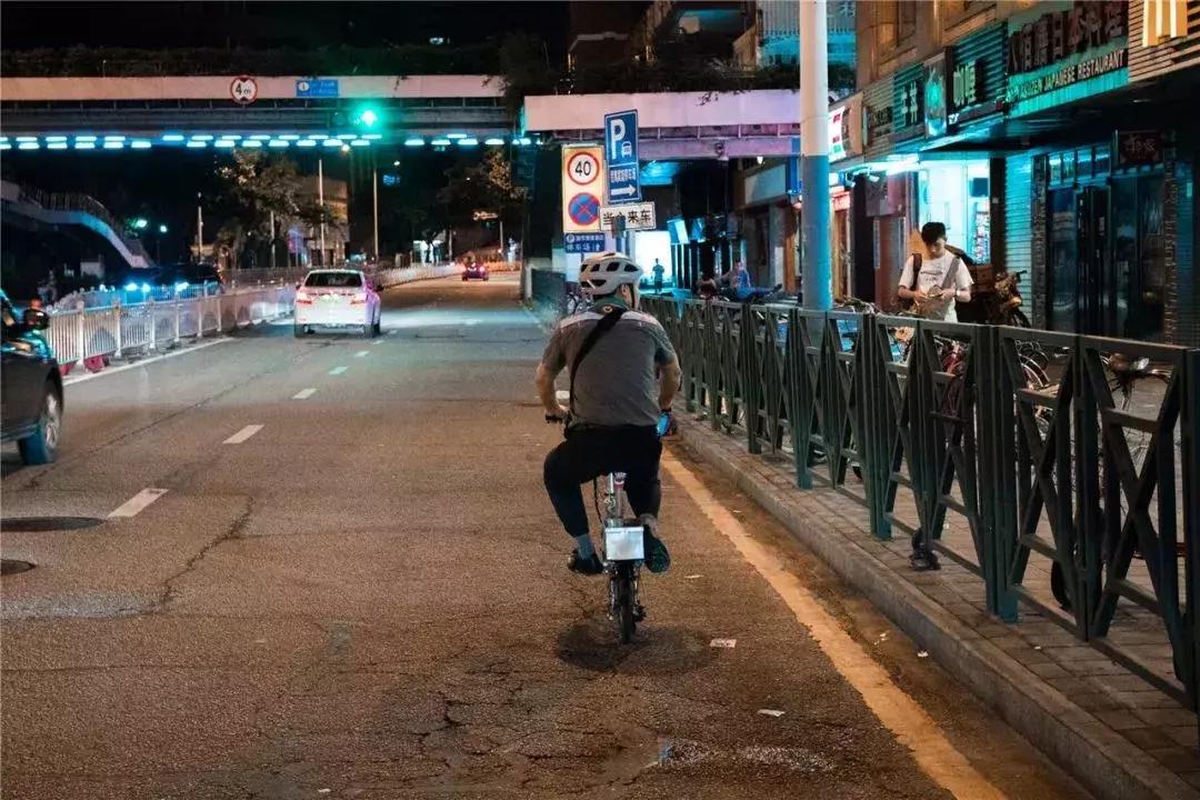 工资5000,还贷7000:深圳人的夜晚,其实比白天更忙