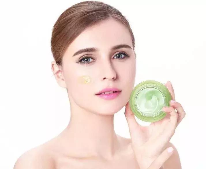 用保湿面霜好还是用抗老面霜好,护肤步骤有哪些是不必要的