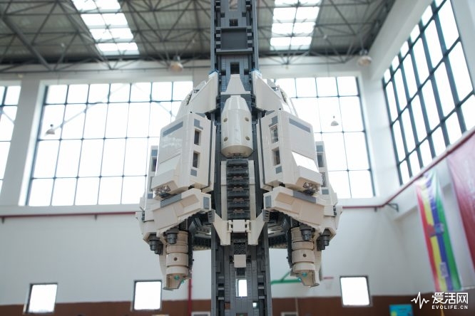 齐聚百名玩家的乐高作品展看高手们拼出一个未来世界